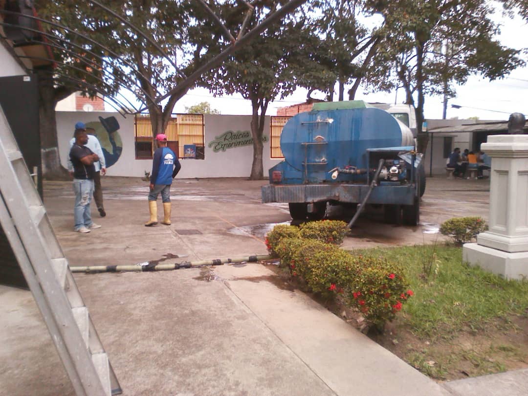 Nuestra <a href="/uney_oficial/">UNEY</a> recibió apoyo de la <a href="/AlcaldiaBSucre/">Alcaldia B, Sucre</a> en la gestión de <a href="/LuisAdrianDuque/">Luís Adrían Duque</a> con cisterna de agua para nuestra sede de #Guama. Gracias por su apoyo a la comunidad. Adelante! <a href="/JLEONYARA/">JULIO LEÓN</a> @TibisayLucena8 <a href="/ServiciosUney/">Servicios generales uney</a> <a href="/ABGCACAM/">CARLOS CAMACARO</a> <a href="/arbolve/">ArbolVe</a>