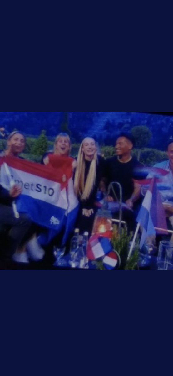 EdBent's tweet photo. #avrotros hardleers, want toch weer als enige land van 17 in halve finale #isf22 tekst in nationale vlag. https://t.co/b6rFhNUbvr