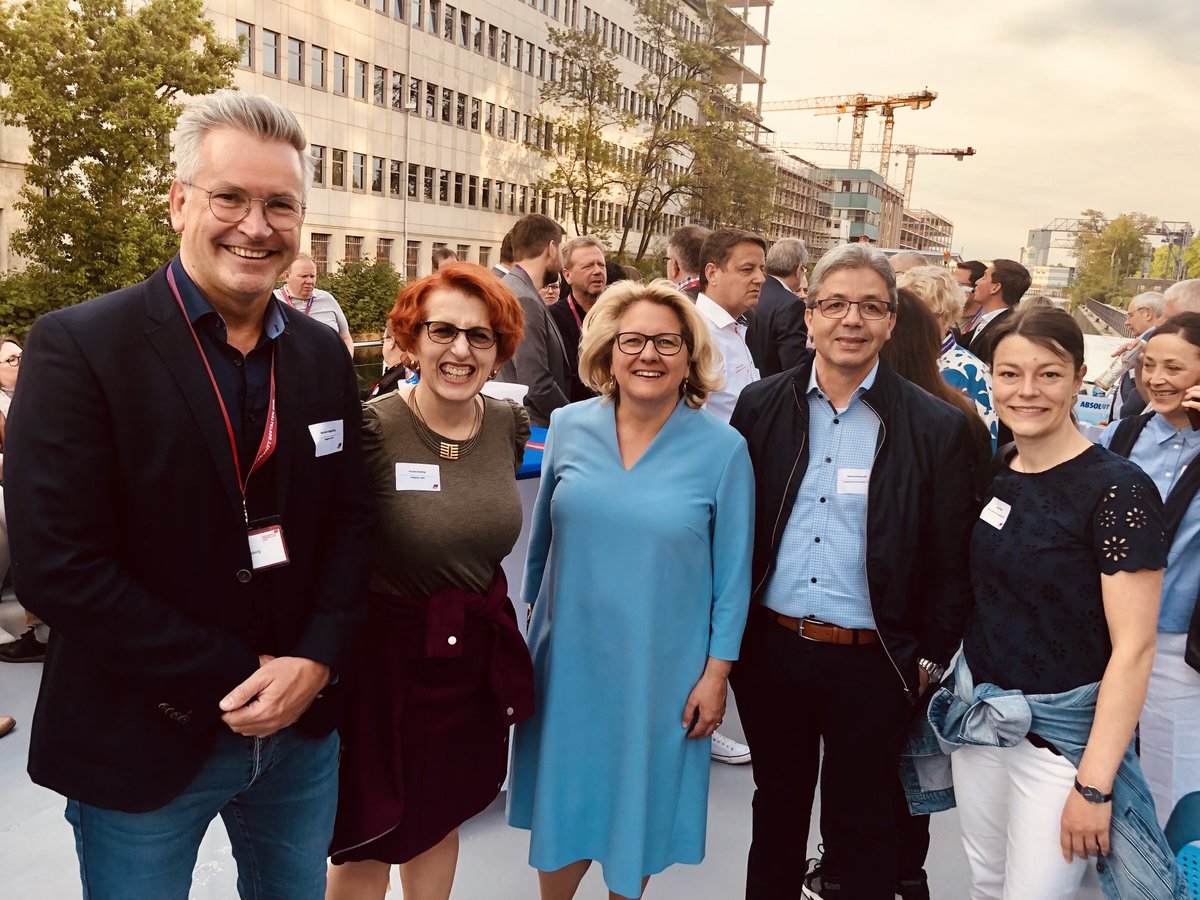 Tag 3 des DGB-Kongresses klingt aus. Nach intensiven Antragsberatungen lassen wir’s ruhig angehen - mit allen Delegierten des ⁦<a href="/DGBNRW/">DGB NRW</a>⁩ und Gästen aus dem politischen Berlin. ⁦<a href="/an1961weber/">Anja Weber</a>⁩ #dgb22 ⁦<a href="/SvenjaSchulze68/">Svenja Schulze</a>⁩ ⁦<a href="/HSoggeberg/">Hermann Soggeberg</a>⁩