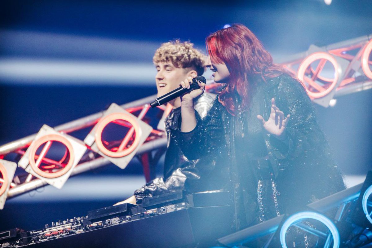 Marioopower's tweet photo. Os amo mis niñooos :) no habréis pasado a la final pero sabéis que tenéis EL CARIÑO DE TODA LA GENTE  #Eurovision #EuroSemi1 https://t.co/0LGoIq8GcD