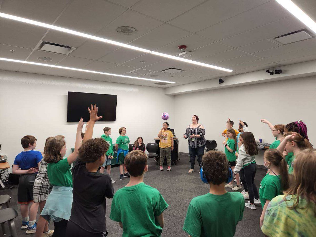 WestView_MCS's tweet photo. Our 4th graders had a great time learning about opportunities that might await them @IvyTechCC in Muncie! https://t.co/CMndwR2Gwe