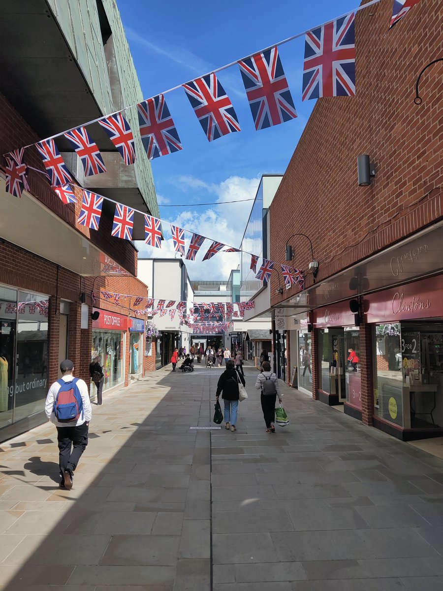 ohnoitmatt's tweet image. guys i wonder what country im in.... Hmmm...