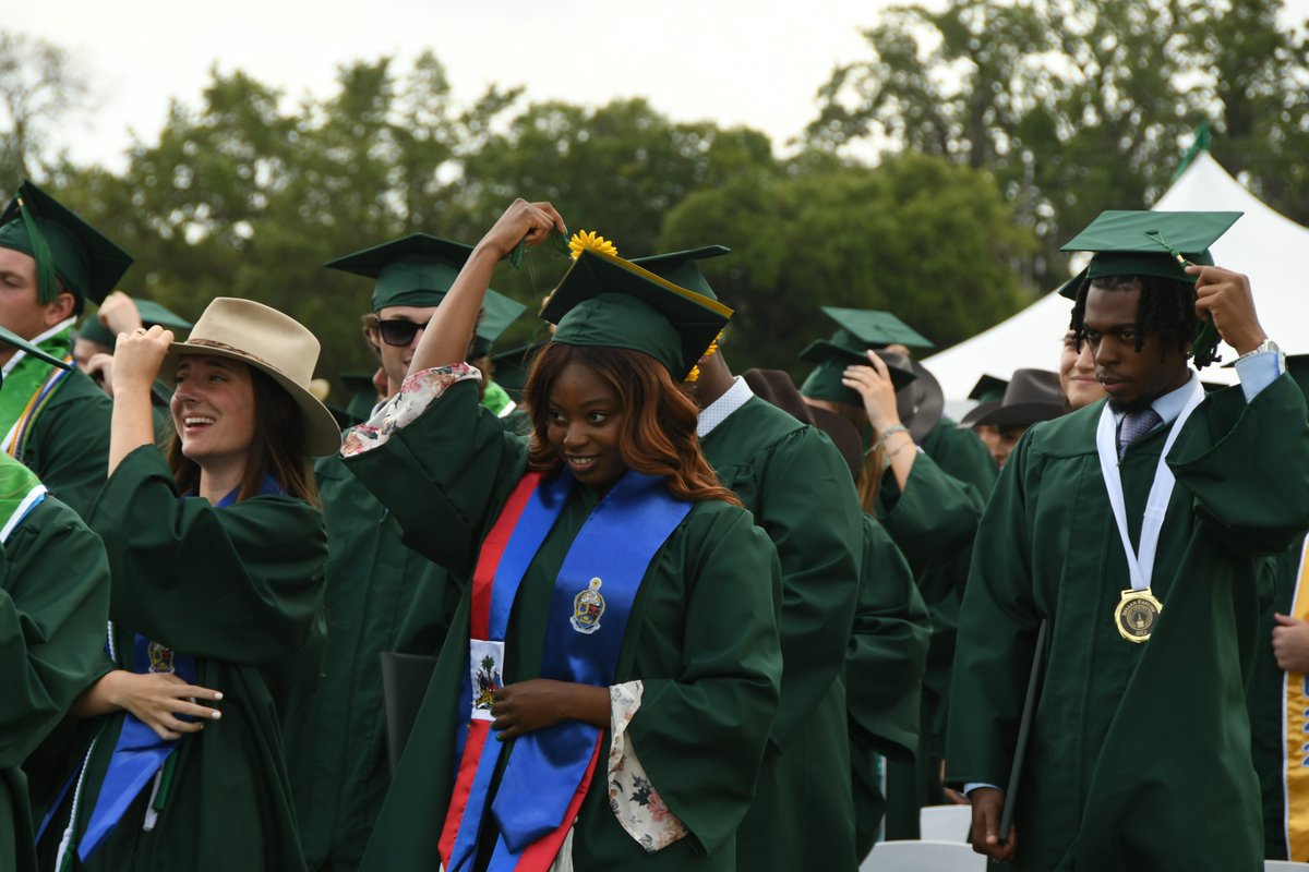 StetsonU's tweet photo. Congratulations to every #hattergrad who was recognized this past weekend during our two undergraduate ceremonies, one graduate ceremony and our ROTC Commissioning ceremony!
Full story: https://t.co/yH29IfA5K8
Photo Collection: https://t.co/wZ1OTWFOmH https://t.co/hqJ2OF4cx4
