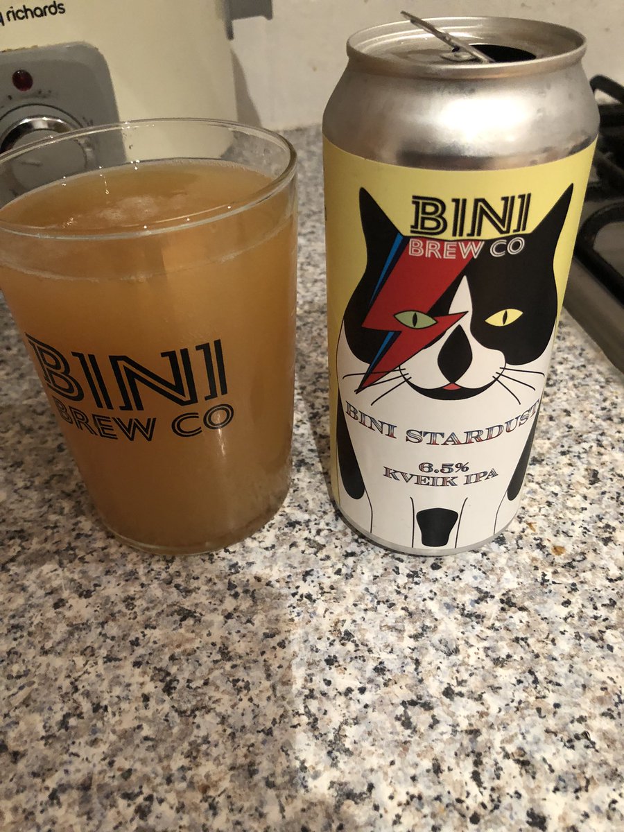 craftwo04350732's tweet photo. Last one of the night from #binibrew #binistardusr #davidbowie a 6.5 kveik ipa ,in a nutshell if your a fan of these guys and love #chairmanmiaow you will love this #hazeoddity just in case another is on the cards ๐ https://t.co/1lrl3LK9dC
