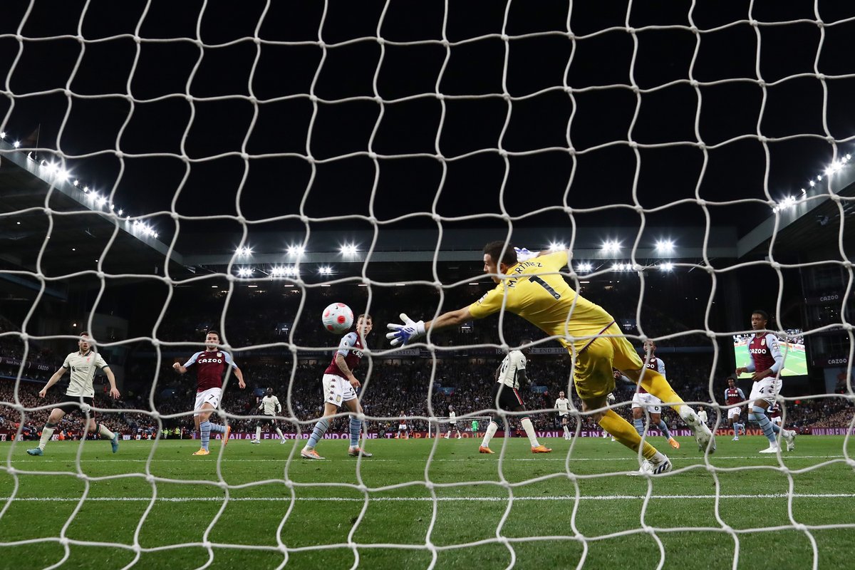Sadio loves a header at Villa Park 📸⚽