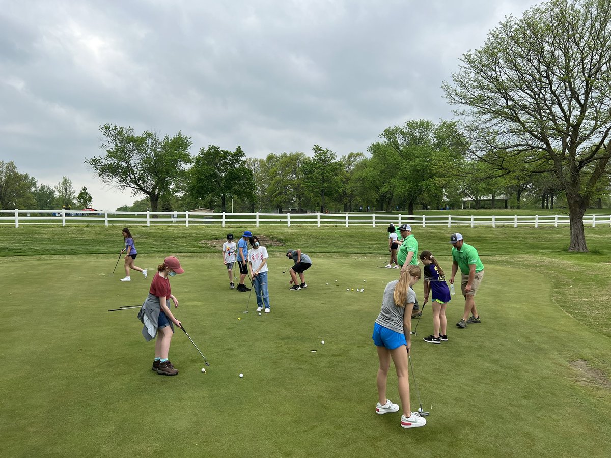 And that’s a wrap! The third very successful <a href="/TheFirstGreen/">First Green</a> event in the KC area this spring! Thanks to all the volunteers for helping today and the last two events. #onward @gcsaa <a href="/jbennett2008/">Jonathan Bennett</a> <a href="/TurfgrassGiese/">Matt Giese</a>