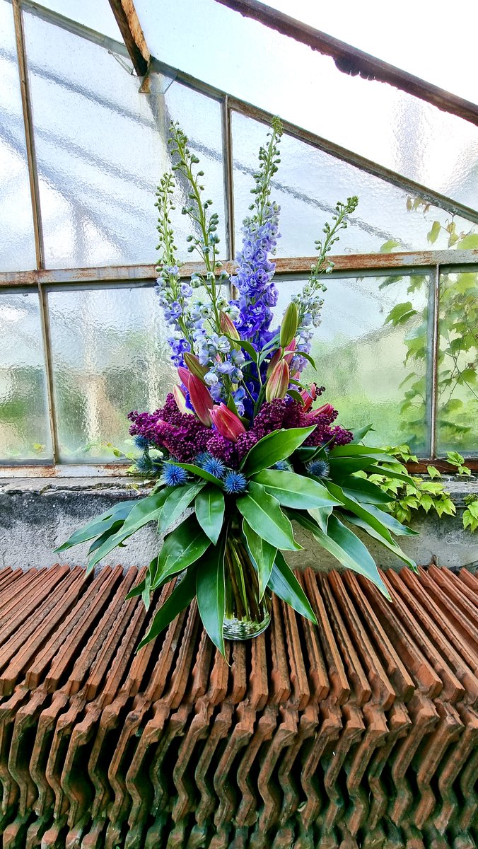 flowercircus_nl's tweet photo. What a stunning bouquet Pascal Zijlmans created during the last show at Yu Flora Bečej in Serbia! Spring vibes and all bright colors in one arrangement.😍

#FlowerCircus #FlowerCircusShow #yuflora #flowerdesign #floraldesign #florist #flowerdesigner #bouquet #floralevent https://t.co/8xImWMxpSz
