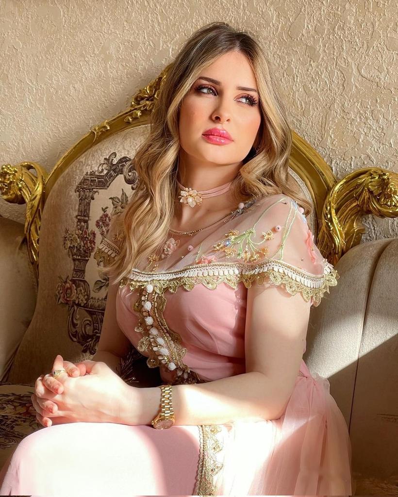 LeilaKM15's tweet photo. انت معلمة 😍😍🌹💞
#كنزة_ضيفة_ايمدغاسن https://t.co/3SAVaTCBO8