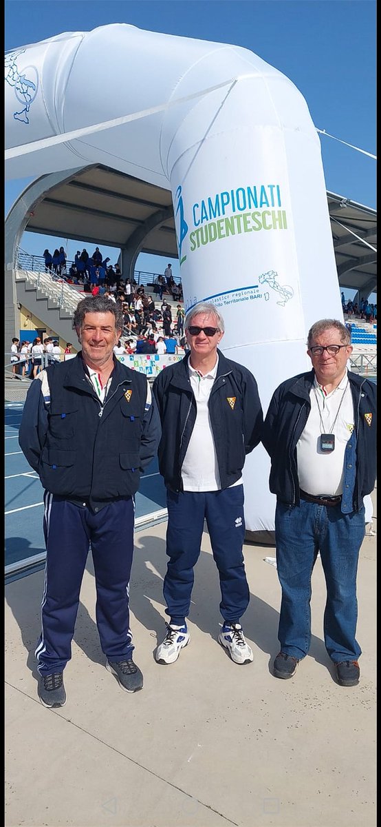 cronobari's tweet photo. Finali Provinciali studenteschi di atletica sulla pista di Molfetta #federcronos https://t.co/UwGbKP3tyy