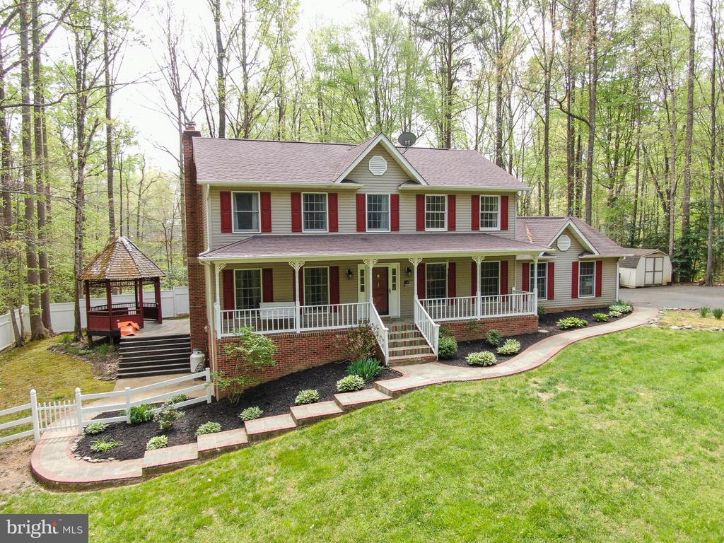 AngstadtREGroup's tweet photo. See a virtual tour of our listing on 8012 Pembroke Circle #Spotsylvania #VA  #realestate https://t.co/2zMUIQH0Ih https://t.co/LtNXPXSMRg