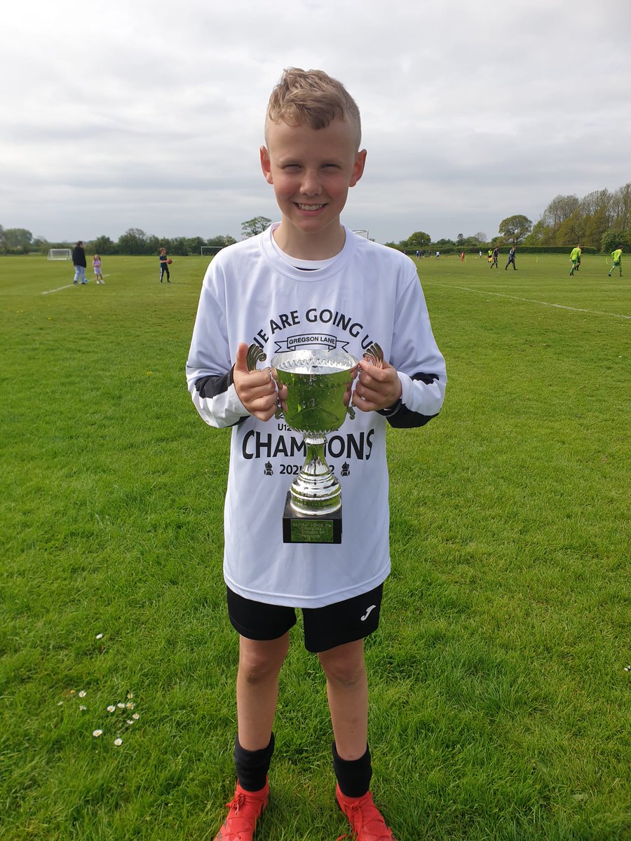 nickbarrett1969's tweet photo. #gregsonlanejfc #champions under 12's Div 2 #winners Owen 🤟⚽️👌😁 #football #grassroots #juniorfootball https://t.co/WZTFWBJmRZ