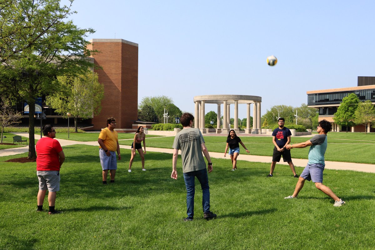 UISedu's tweet photo. It's a good week to be outside at #UISedu! Students are using the nice weather to take Commencement photos, play sports on the quad, have a picnic and study for finals. #UIS22 #Spring #Illinois #Midwest https://t.co/ycvbH35K1L