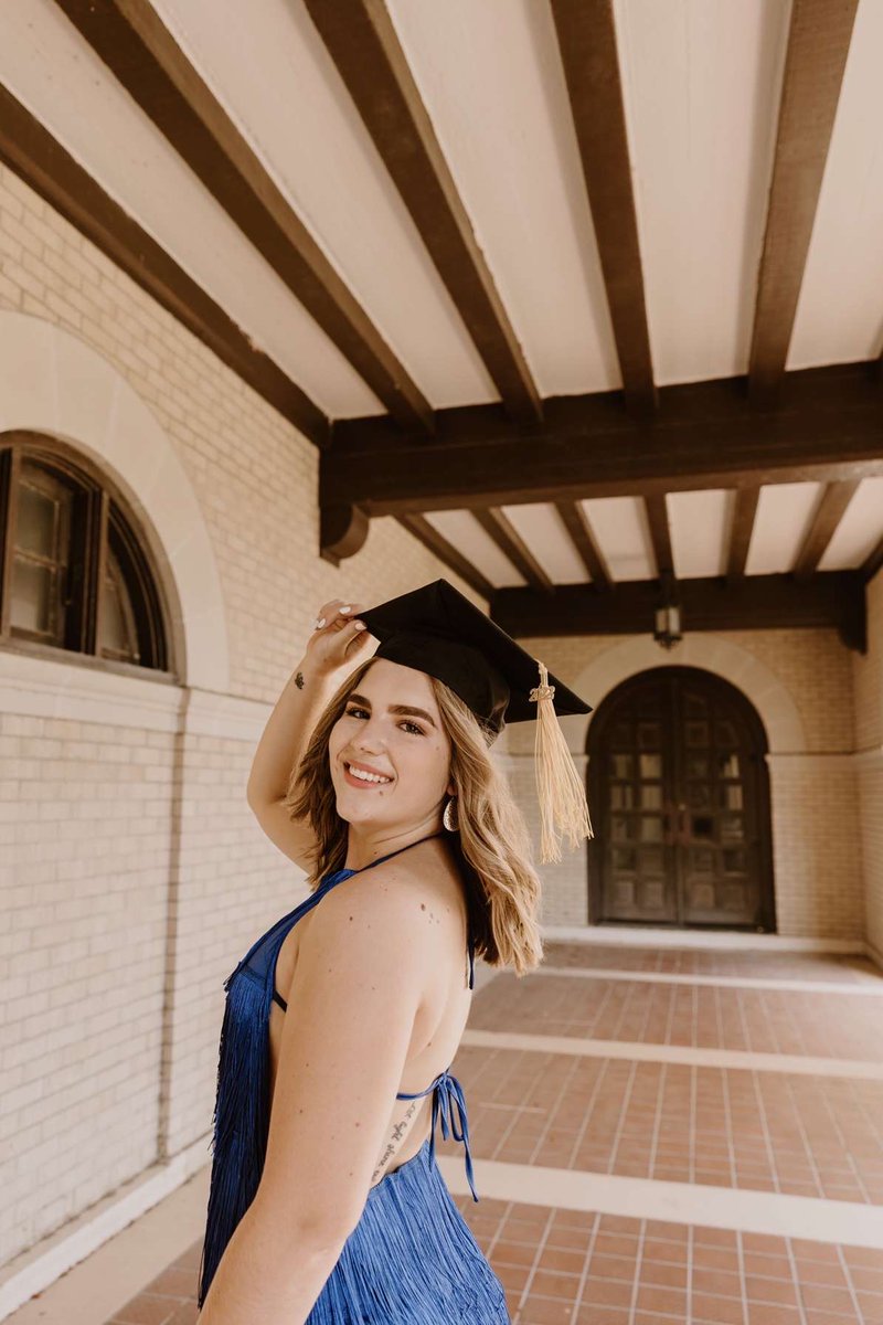 javelinaCamp's tweet photo. Congratulations to our Javelina graduates. This day is all about you!!🐗🎓🙌 

🔵 - Lauren Silva, B.S.
🟡 - Lizzetty Lara, B.S.
🔵 - Dakota Moberg, B.S. https://t.co/VpUdvf1SZA