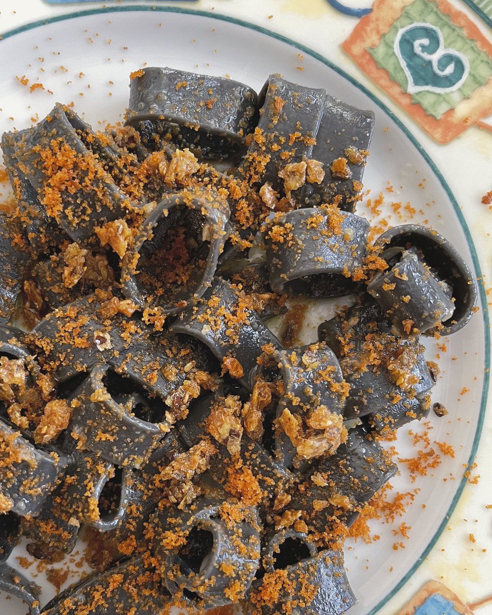 DItalianGuy's tweet photo. Lots of bottarga!
Squid ink pasta, bottarga and fried cracker crumbs!
#italian #pasta #eathealthy #foodie https://t.co/xNJ4RlRYrZ