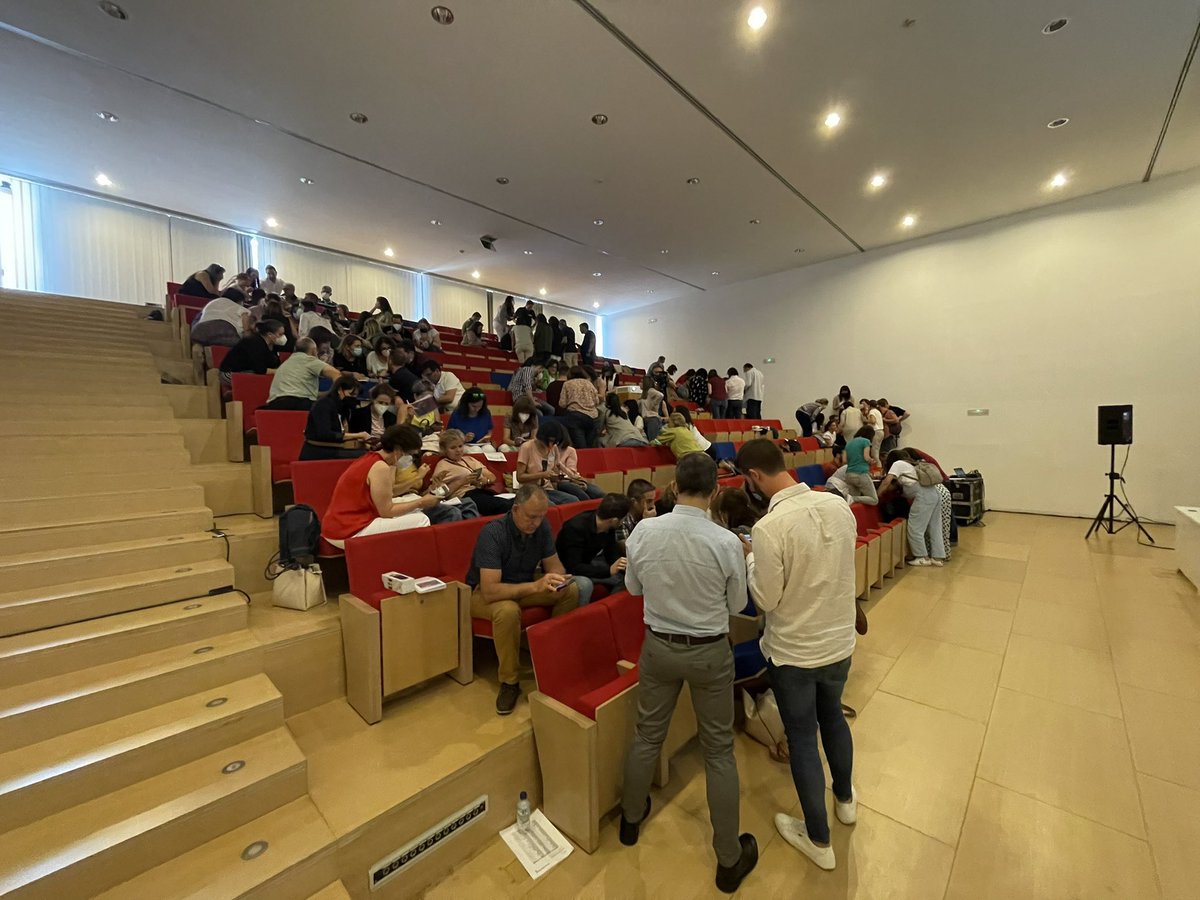 AlbertoPTFP's tweet photo. Muchas gracias a @FpExtremadura por contar conmigo para impartir el taller #GamificaFP claves prácticas para la creación de proyectos gamificados. Las más de 100 personas asistentes han conectado con #MéridaXpress y han hecho que el tiempo pasara volando. ¡Feliz 😁! https://t.co/Lh0R9O2OKj