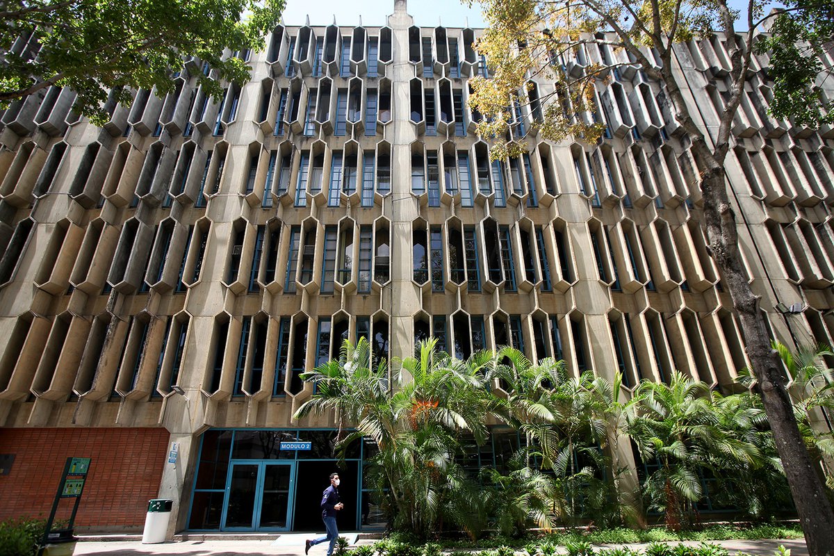 enlaucab's tweet photo. ¡Lo nuevo! A partir del mes de septiembre de 2022, podrás cursar la carrera de #Arquitectura en nuestra sede Montalbán.

¿Estás interesado? Preinscríbete aquí antes del #8Jul ➡ https://t.co/IfoE7BIEqt

#DecideHOY
#DecideUCAB

📍@IngenieriaUCAB_ https://t.co/kIbVixrHSA