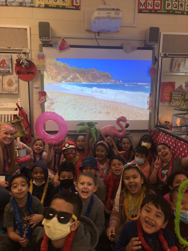 FirstiesFun's tweet image. #ABCountdown B for Beach Day! 🌴☀️ lots of beach themed activities today! #YES_Bulldogs #firstgrade
