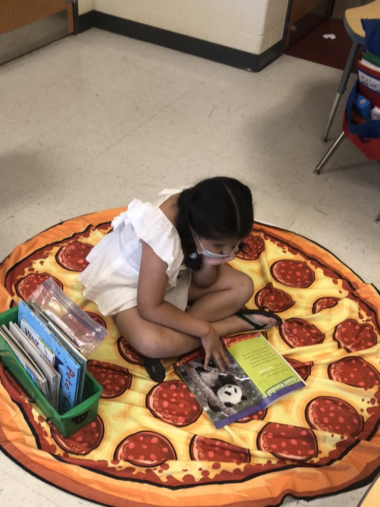 FirstiesFun's tweet image. #ABCountdown B for Beach Day! 🌴☀️ lots of beach themed activities today! #YES_Bulldogs #firstgrade