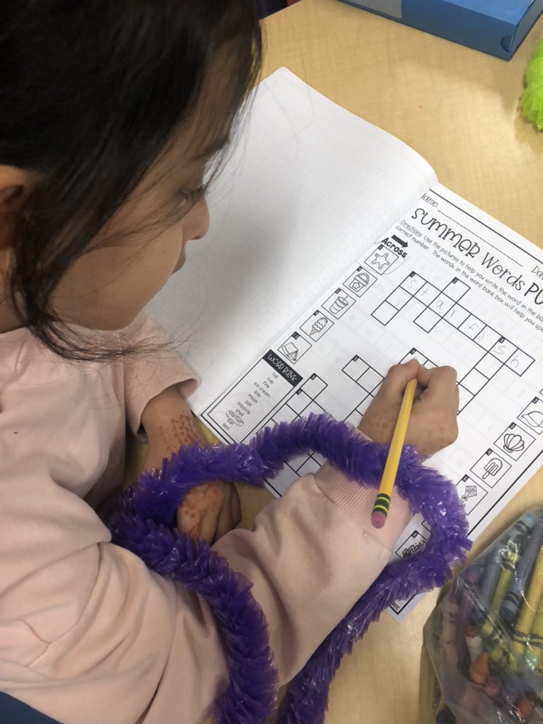 FirstiesFun's tweet image. #ABCountdown B for Beach Day! 🌴☀️ lots of beach themed activities today! #YES_Bulldogs #firstgrade