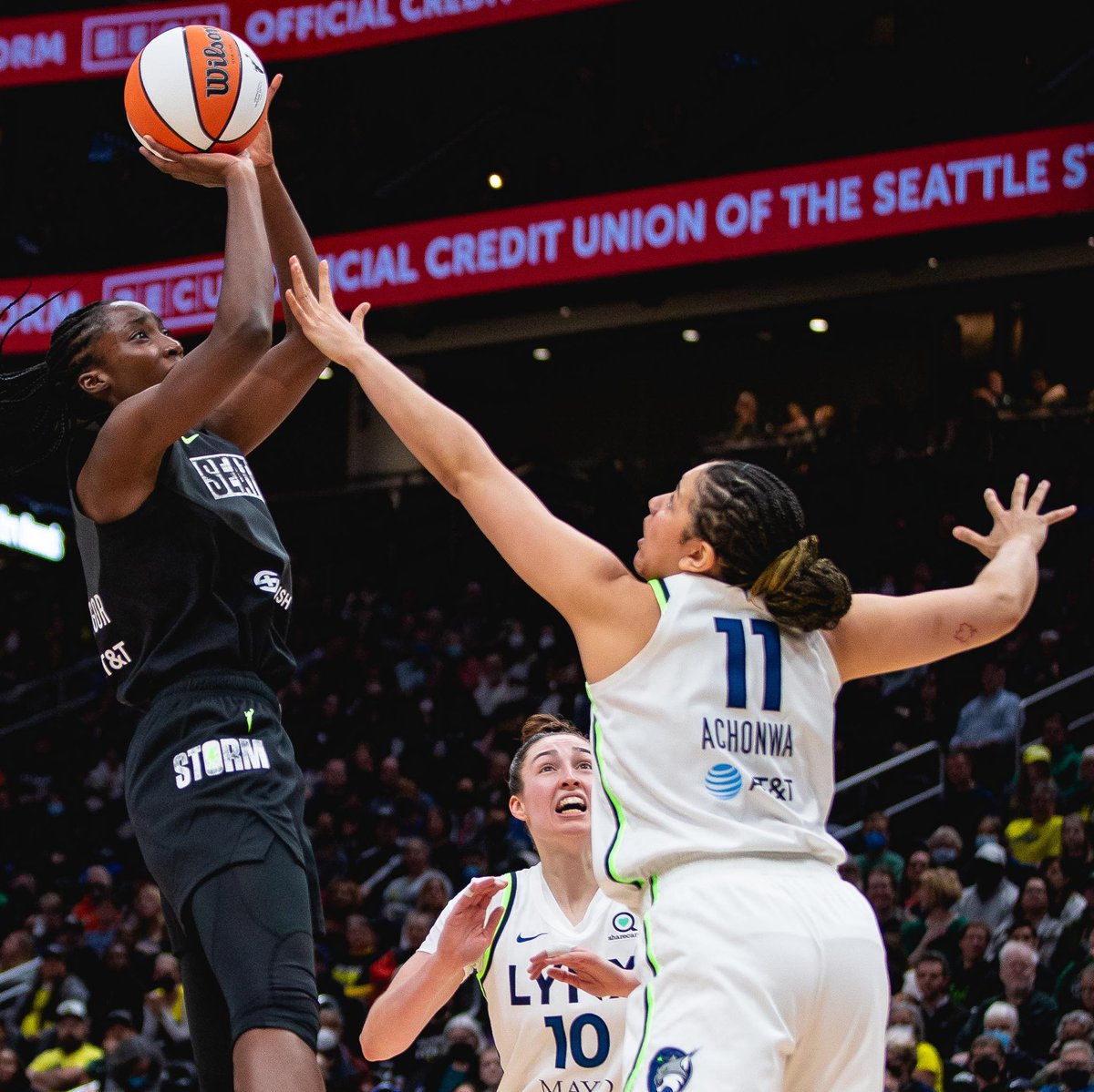 Do206's tweet photo. A night studded with ✨ @willtrogdon got some shots of the shots at last Friday's @seattlestorm home opener. See all their games @ClimateArena here: https://t.co/YB3L7bwj3j
#seattlestorm #TakeCover #WNBA #seattlestars #seattlesports #dostuffmore #seattle #pnwlife https://t.co/ySXdzkgMBD