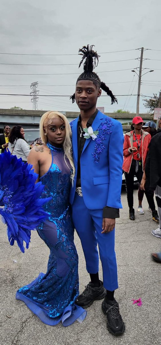 NaanBeenAri's tweet photo. Prom night
Southside Chicago style das Wasup
#PromoGoPayPayday #PromFail https://t.co/ocBhtlH2Jr