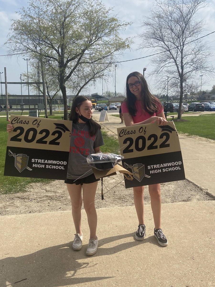 KimRudden's tweet photo. Grad pack pick up 🎓🖤💛#class2022 #graduation @StreamwoodHS https://t.co/oYGxnoQ75w
