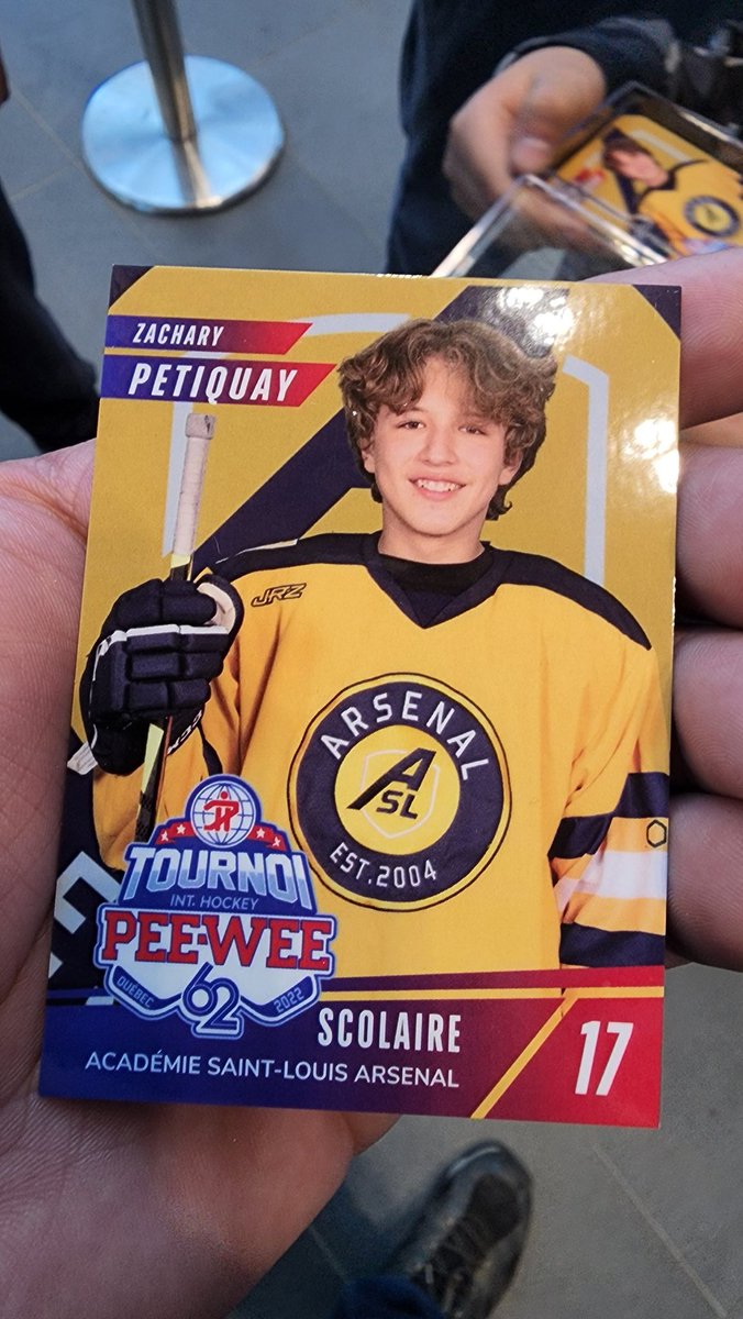 SteeveQC's tweet photo. C'est demain (mercredi) que mon fils va enfin réaliser son rêve de jeunesse de participer au @TournoiPeewee de Québec !
🏒 13h00 au @CentreVideotron vs. Vermont Flames 🇺🇲
Venez les encourager son équipe @HockeyASL et lui! 🙂👍
🔵🟡 #GoASL #PeeweeQuebec 🟡🔵 https://t.co/qR7sF4aOso