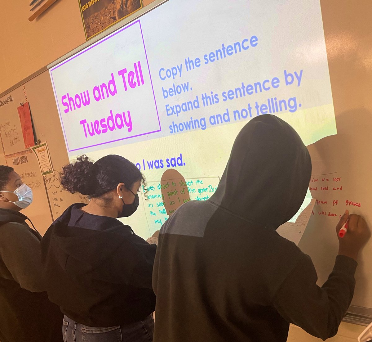 ShesMrsGaynor's tweet image. 💡Show &amp;amp; Tell Tuesday! Not only were we showing our writing on the board, but we were also expanding thoughts and sentences by adding more details to “show” and not “tell”. Ss enjoyed sharing their examples w/peers.