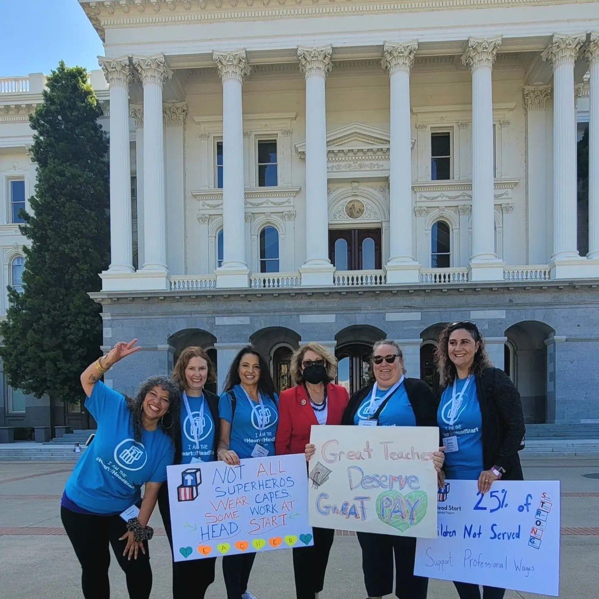 ncohscdp's tweet photo. Teachers are the
#heartofheadstart! 

Today our staff joined other #HeadStartCA staff members on the steps of the State Capitol to advocate for Head Start Teachers and staff. 

Has a #HeadStart or #EarlyHeadStart staff member made a difference in your life? 
💙❤️🤍 https://t.co/4NECrPyFgE
