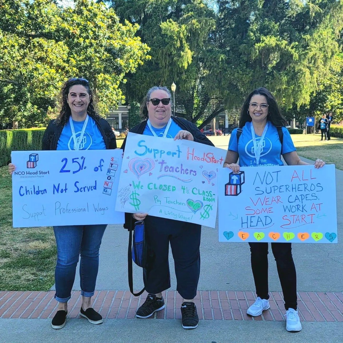 ncohscdp's tweet photo. Teachers are the
#heartofheadstart! 

Today our staff joined other #HeadStartCA staff members on the steps of the State Capitol to advocate for Head Start Teachers and staff. 

Has a #HeadStart or #EarlyHeadStart staff member made a difference in your life? 
💙❤️🤍 https://t.co/4NECrPyFgE