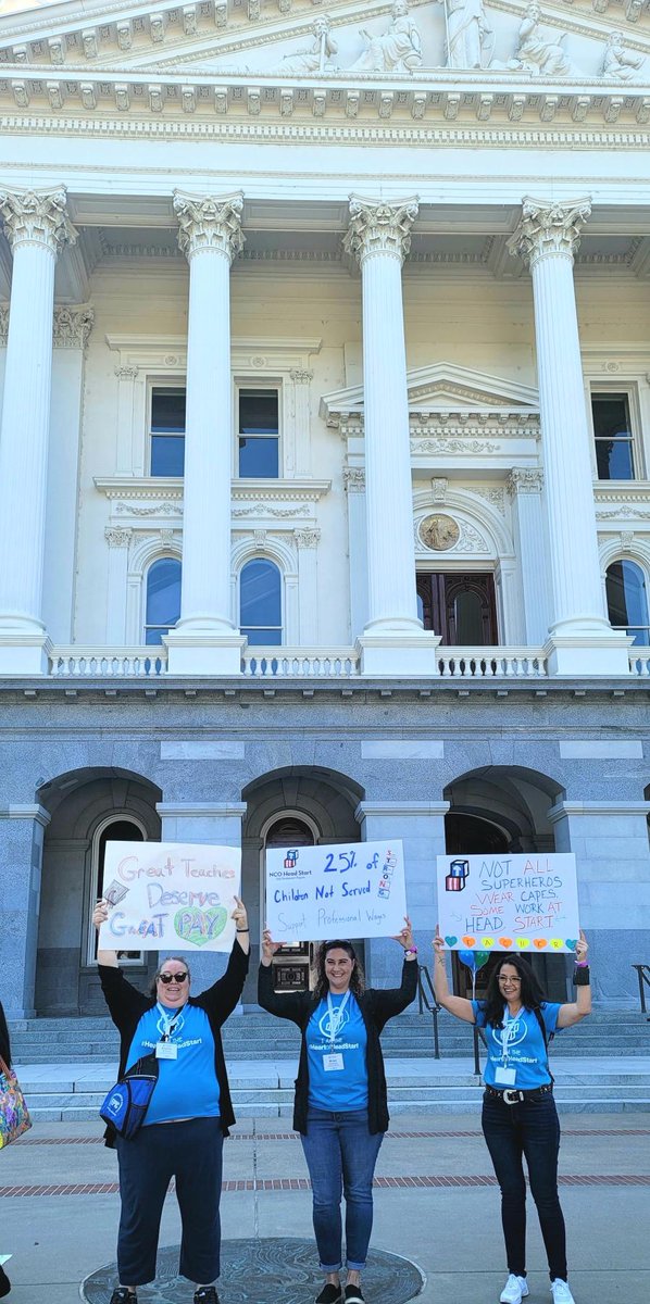 ncohscdp's tweet photo. Teachers are the
#heartofheadstart! 

Today our staff joined other #HeadStartCA staff members on the steps of the State Capitol to advocate for Head Start Teachers and staff. 

Has a #HeadStart or #EarlyHeadStart staff member made a difference in your life? 
💙❤️🤍 https://t.co/4NECrPyFgE
