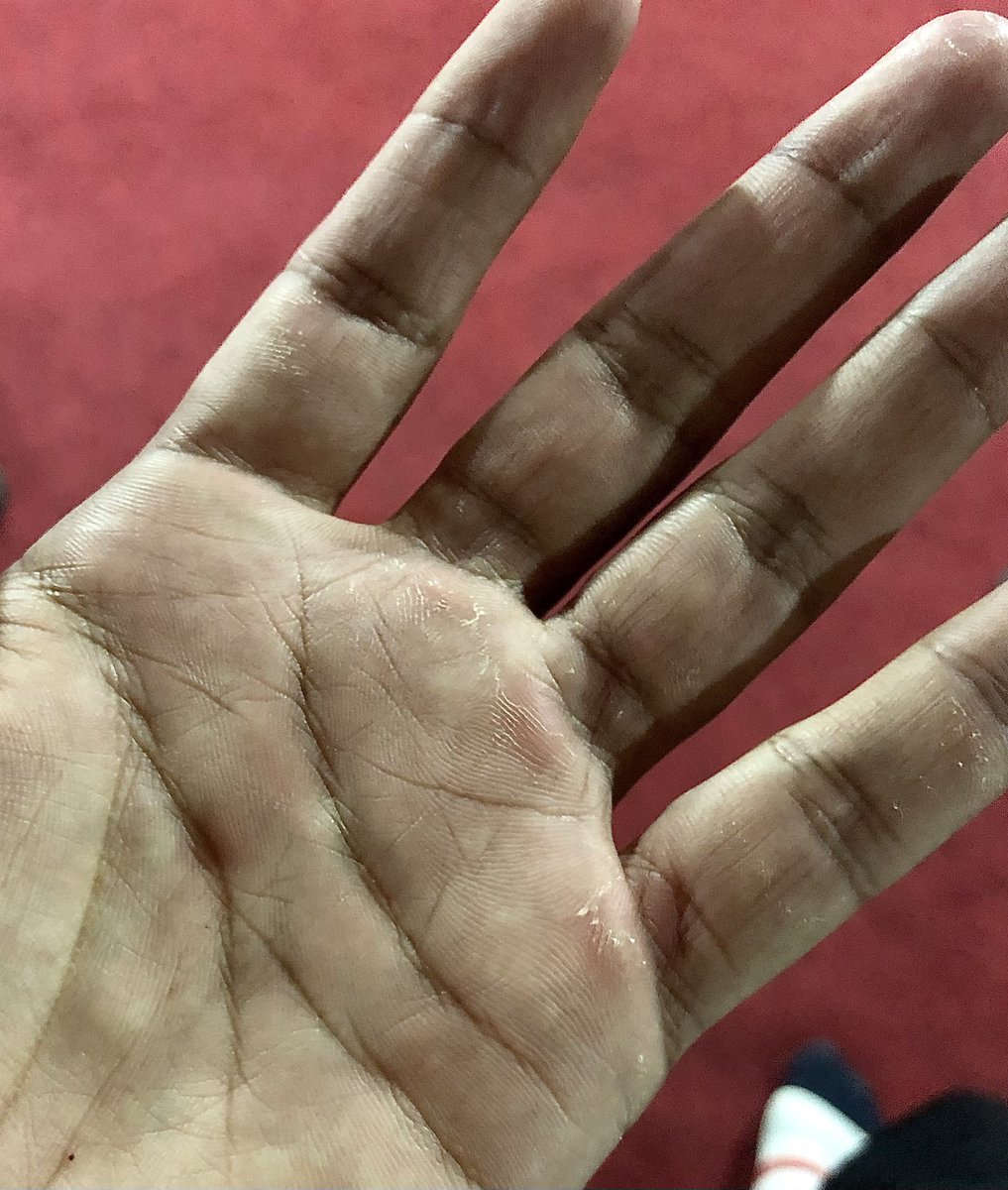 Yousef8Hamdy's tweet photo. احسن م كلمة بحبك و حياتك 🤡🥺 https://t.co/GrEMJA81VV