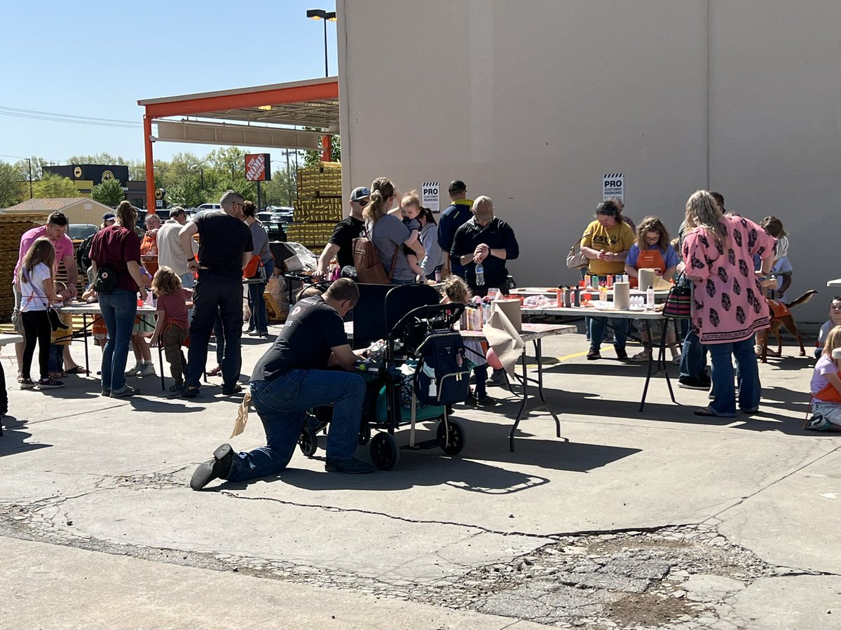 Leavenworth Home Depot Workshops tweet media