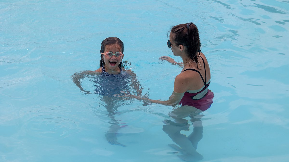 We offer a variety of swimming lessons from 6 months of age to 14 years! Check them out with the link below ⬇️

bit.ly/BvilleSwimLess…

#bvilleparks #swimminglessons #waterpark