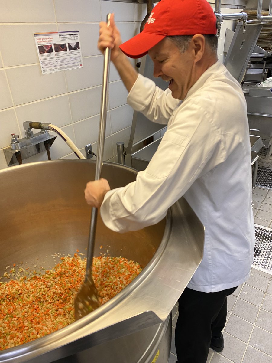 sodexo_live's tweet photo. Our teams at @VABeachCC, #PasadenaConventionCenter and @MusicCityCenter recently helped cook up 1,500 servings of soup to donate back to local organizations in support of Sodexo’s Stop Hunger Foundation 👏
#TheBigSoup #Servathon #SodexoLiveInTheMoment https://t.co/4xHniUbhF8