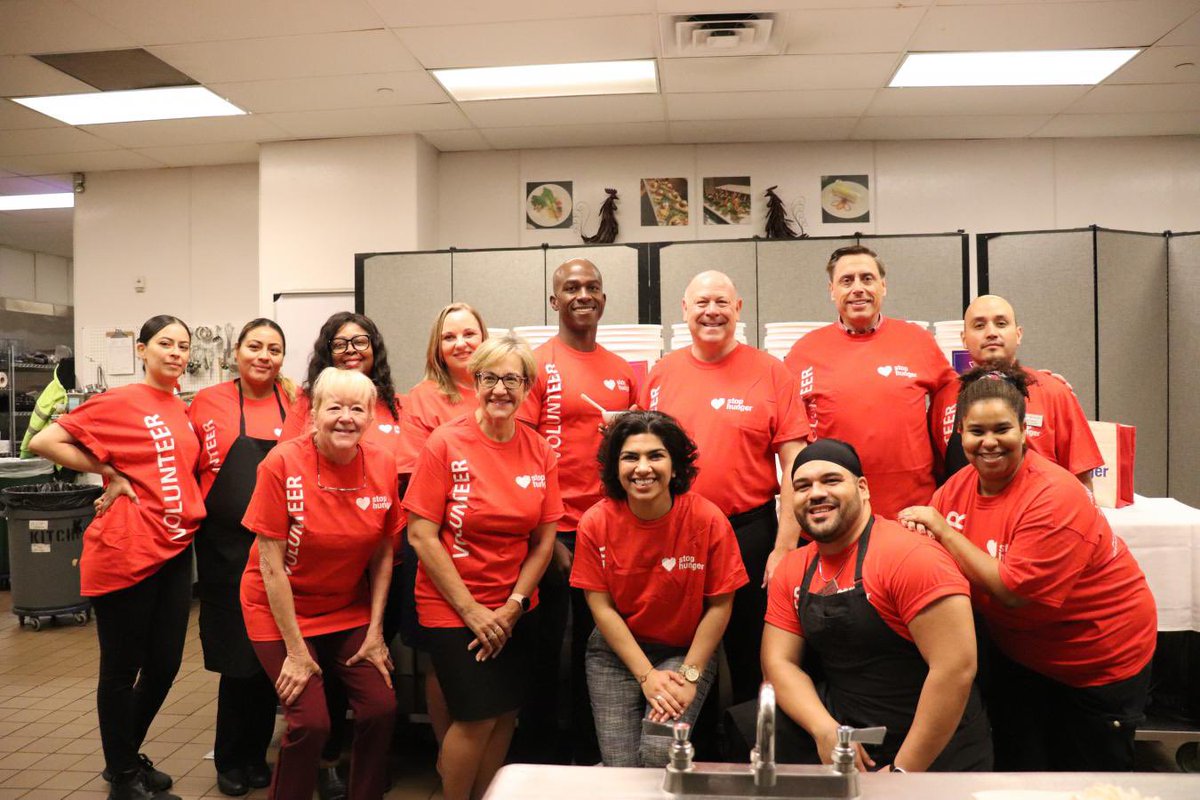 sodexo_live's tweet photo. Our teams at @VABeachCC, #PasadenaConventionCenter and @MusicCityCenter recently helped cook up 1,500 servings of soup to donate back to local organizations in support of Sodexo’s Stop Hunger Foundation 👏
#TheBigSoup #Servathon #SodexoLiveInTheMoment https://t.co/4xHniUbhF8