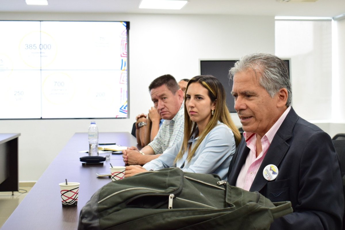 WACali22's tweet photo. #AEstaHora reunión sobre seguridad del Mundial de Atletismo sub-20, Cali 2022.

Trabajo en equipo con @mecal y @AlcaldiaDeCali a través de @secjusticiacali. | @WorldAthletics https://t.co/qpkjpGX2iX