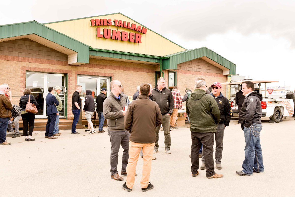 FriesTallman's tweet photo. Rain or Shine it's BBQ time! What a wonderful turnout to our Contractors Appreciation Lunch. Thank you to everyone who was able to make it! #friestallman #kaltire #trexdecking #BPCanada #JELDWENCanada #awwcanada #kohltech #IXL #vistarailing https://t.co/61ys1ZGbK6
