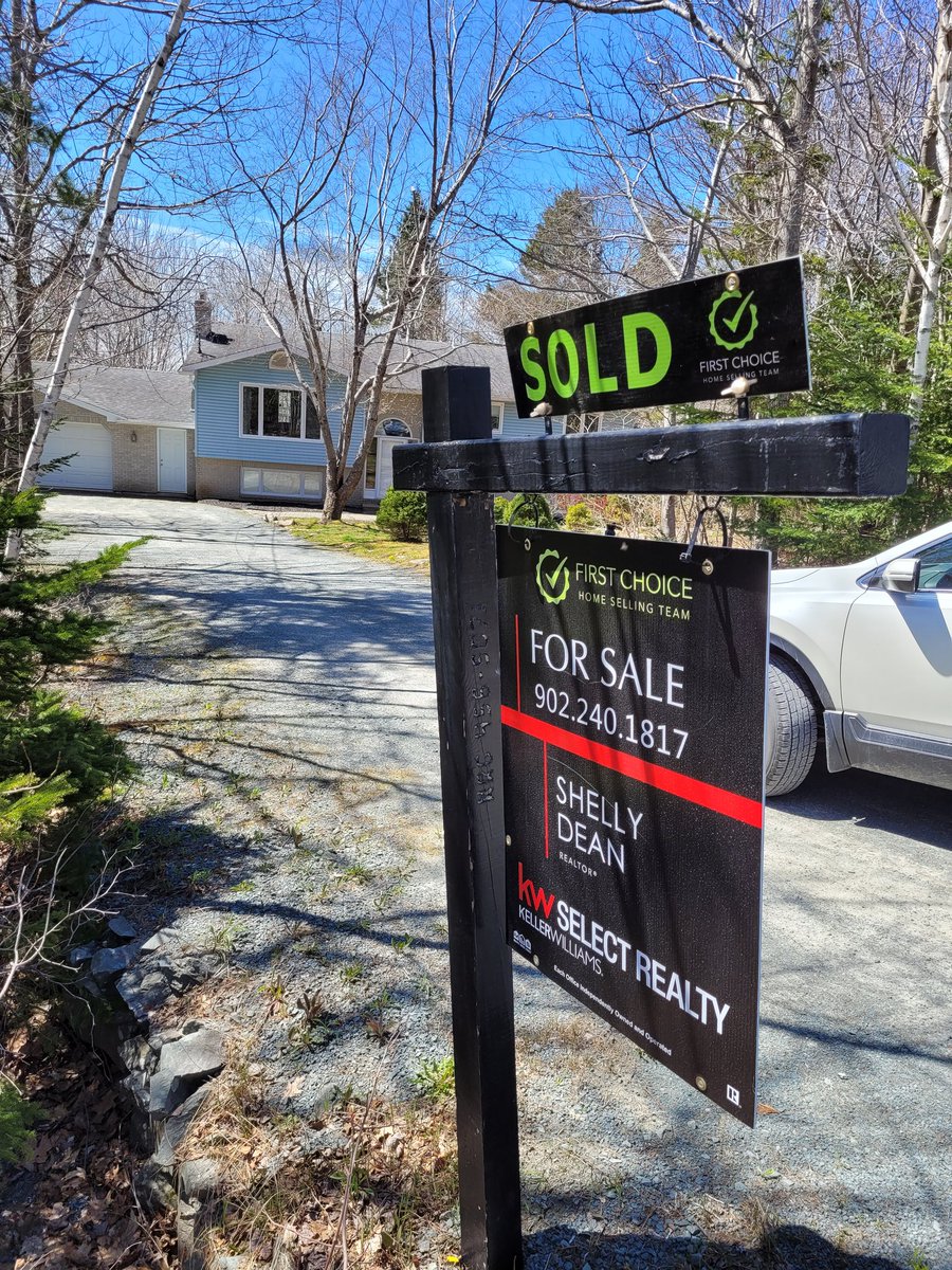 askshellyfirst's tweet photo. Massive congratulations to my amazing clients for the sale of their lovely home!  Let the new adventures begin! #fallriverliving #FirstChoiceHomeSellingTeam #onwardandupward #askshellyfirst https://t.co/GKbRMDxWm1