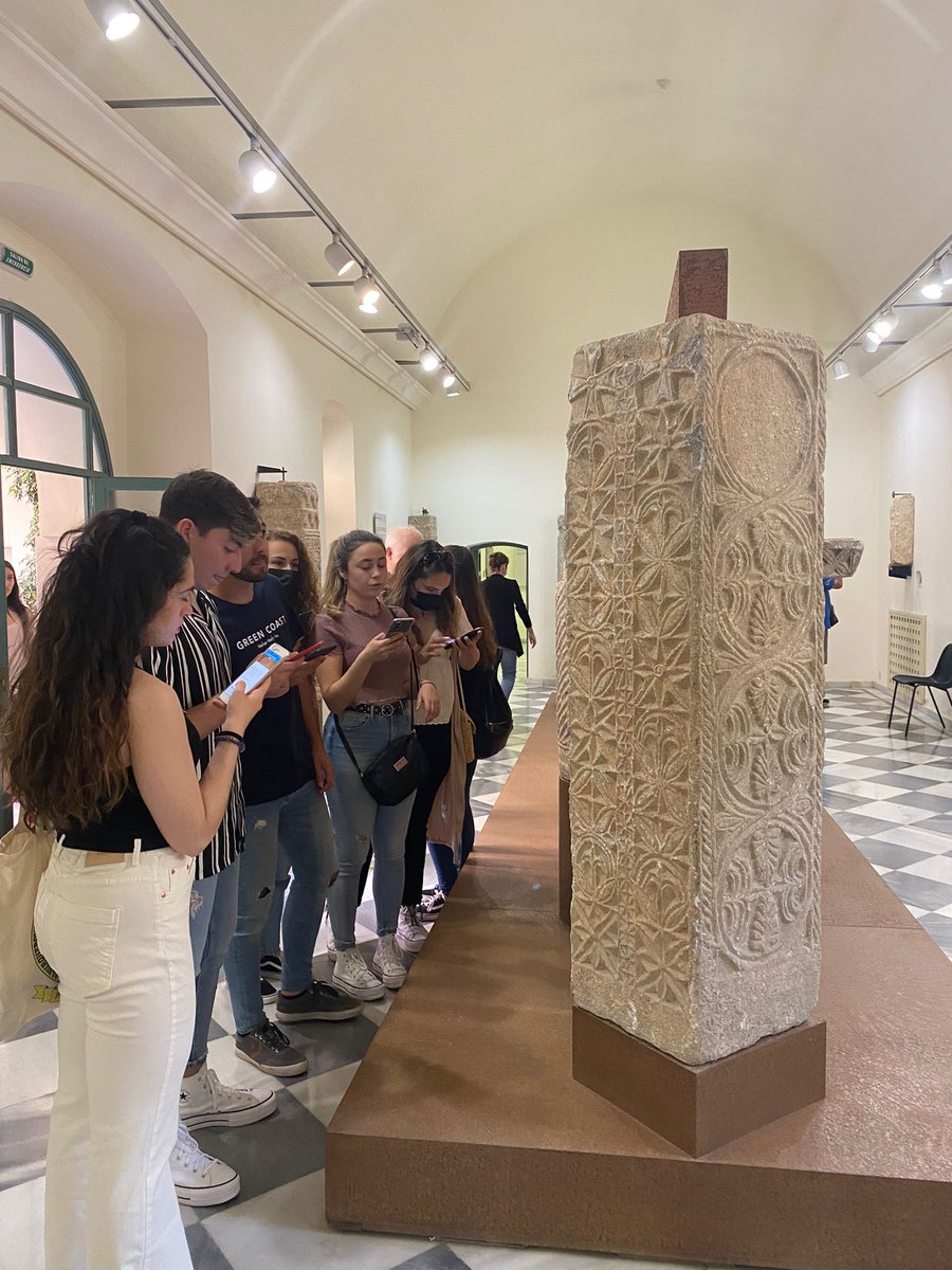 FacEducPsicUEx's tweet image. Y hoy alumnos de 3º del Grado en Educación Primaria, con @anacaballeroca, han desarrollando actividades del “Itinerario Matemático en el Museo Arqueológico Provincial”, libro publicado por docentes de nuestra Facultad y han hecho uso de la app #MathCityMap  @UExDivulga @infouex