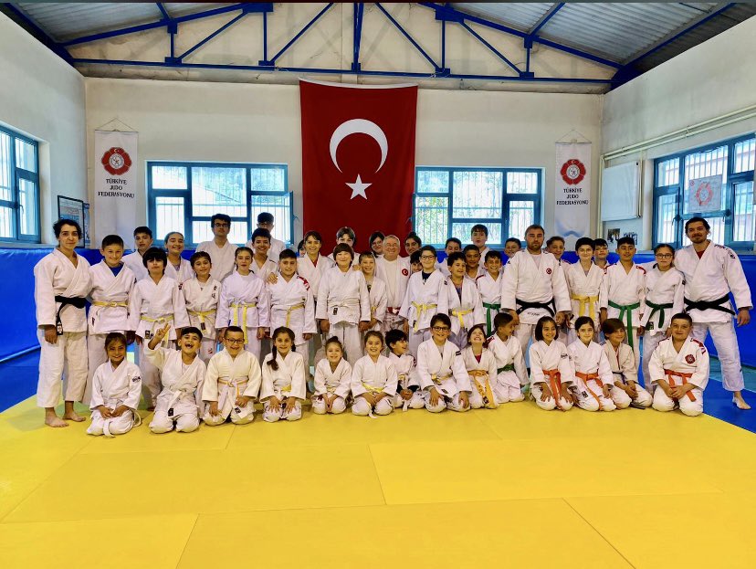 hakantastann1's tweet photo. GENÇLİK VE SPOR KLÜBÜMÜZE BAĞLI 
💯 SPORCUMUZUN KATILIMIYLA 
JUDO KUŞAK SINAVIMIZ. @GSB_Corum @kasapoglu https://t.co/l4vEEKUHVJ