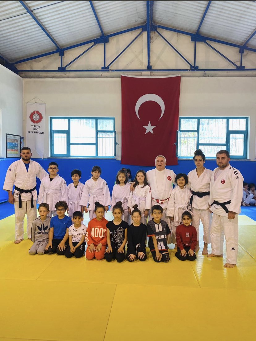 hakantastann1's tweet photo. GENÇLİK VE SPOR KLÜBÜMÜZE BAĞLI 
💯 SPORCUMUZUN KATILIMIYLA 
JUDO KUŞAK SINAVIMIZ. @GSB_Corum @kasapoglu https://t.co/l4vEEKUHVJ