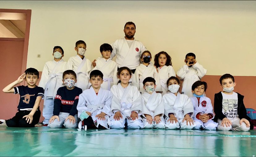 hakantastann1's tweet photo. GENÇLİK VE SPOR KLÜBÜMÜZE BAĞLI 
💯 SPORCUMUZUN KATILIMIYLA 
JUDO KUŞAK SINAVIMIZ. @GSB_Corum @kasapoglu https://t.co/l4vEEKUHVJ
