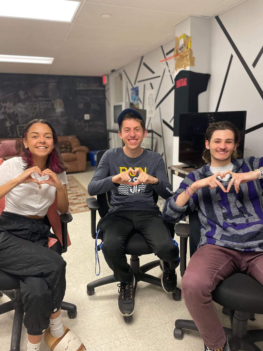 Jwmlb1's tweet photo. Well, that’s a wrap of my time @UBSpectrum.

Three years felt like the blink of an eye, but I’m incredibly grateful for everything this scrappy college newspaper taught me.

As a kid, I always dreamed of doing something impactful. I’m so proud of all the work we did together. https://t.co/YeEQFLk0xs