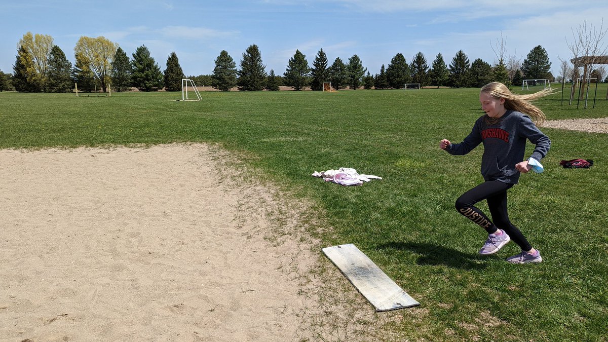 MrsAgarUTES's tweet photo. We took advantage of this beautiful weather and started practising for our track and field events. Here are some action shots from today. #fitisfun https://t.co/ABbxvMsdoF