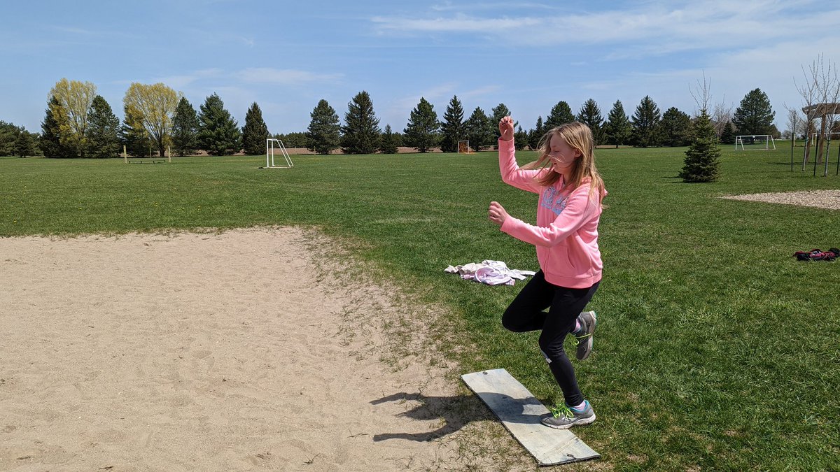 MrsAgarUTES's tweet photo. We took advantage of this beautiful weather and started practising for our track and field events. Here are some action shots from today. #fitisfun https://t.co/ABbxvMsdoF