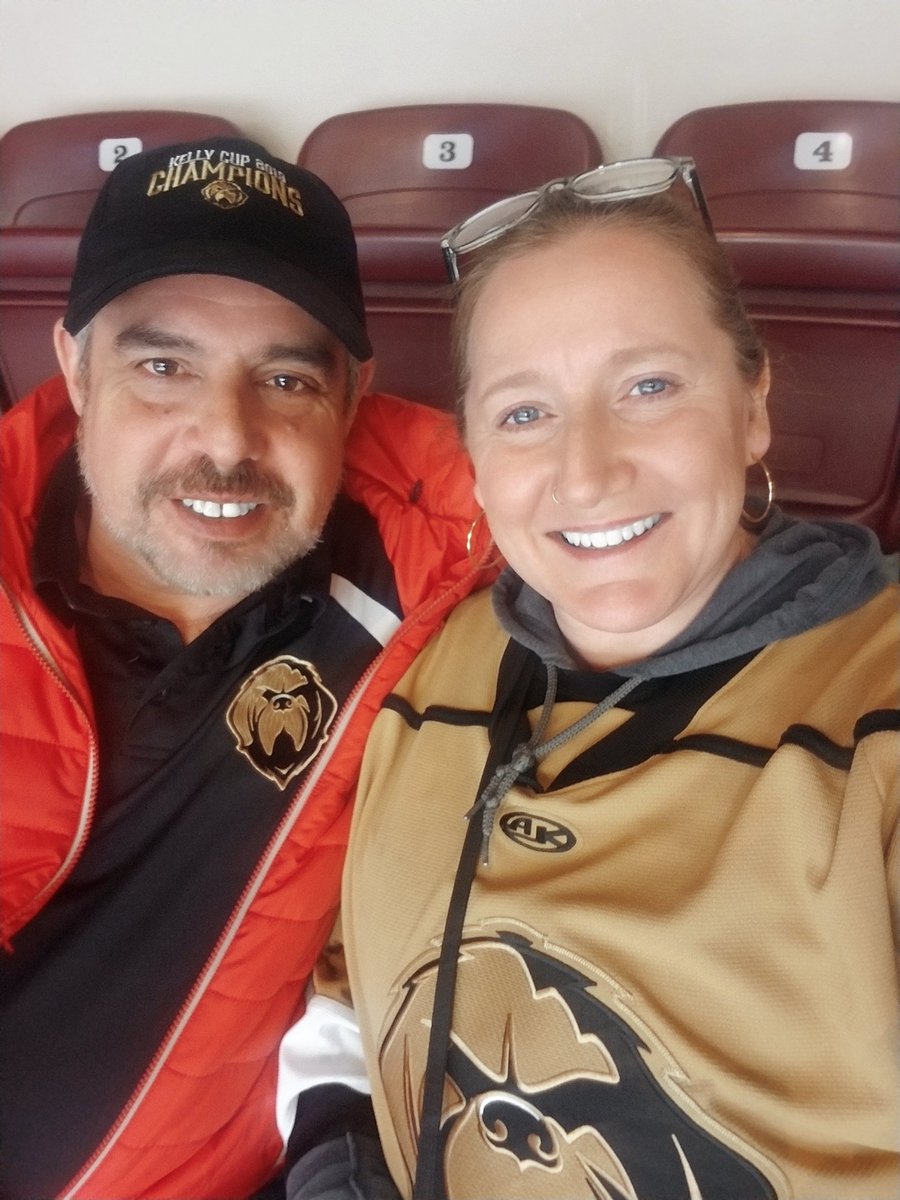 DebbieBellows's tweet photo. Great to have the Boys home! @NLGrowlers #LetsGoGrowlers #StandProud #ProudSTH #KellysCupBound #StandOnGuard #Centazzo29 #Hairdo #OBrien10 #BeardForDays #Fanz @MBCentre_SJSEL https://t.co/UdUn3GJ6ct