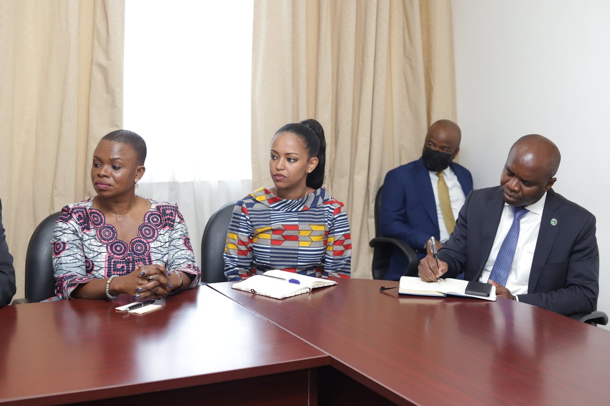 AfCFTA's tweet photo. He briefed her on the progress of the AfCFTA and they deliberated on ways through which Ghana as the host country could further collaborate with the Secretariat on regional integration for the successful implementation of the AfCFTA. #CreatingOneAfricanMarket #Africa @GhanaMFA https://t.co/KA99fsVWkm