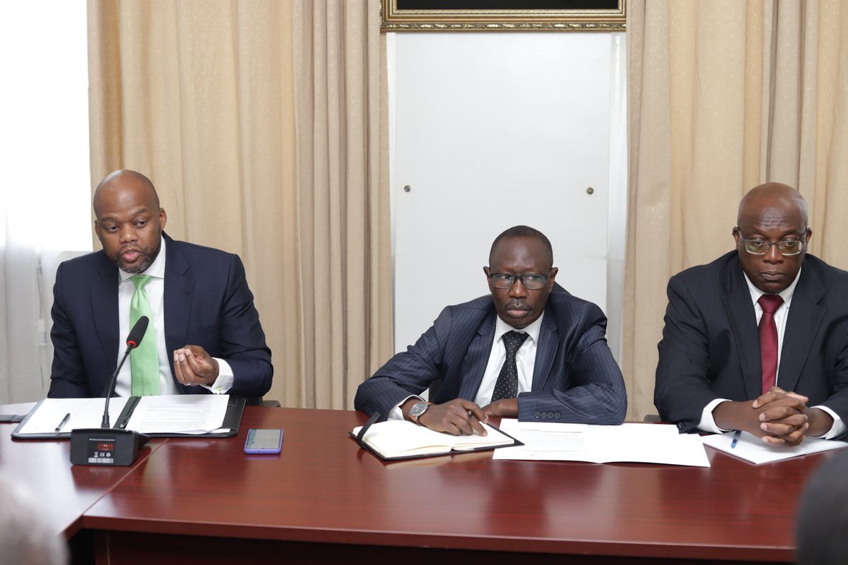 AfCFTA's tweet photo. He briefed her on the progress of the AfCFTA and they deliberated on ways through which Ghana as the host country could further collaborate with the Secretariat on regional integration for the successful implementation of the AfCFTA. #CreatingOneAfricanMarket #Africa @GhanaMFA https://t.co/KA99fsVWkm