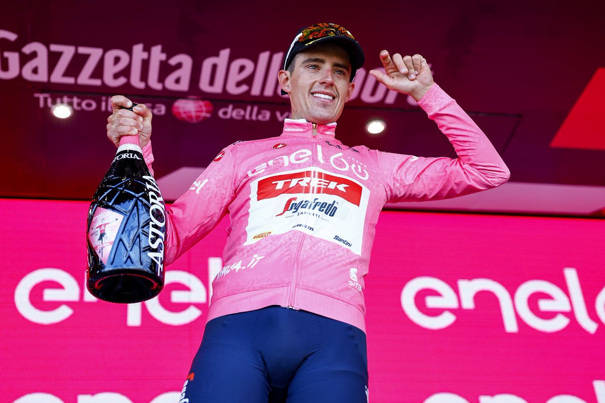 Un lebrijano vistiendo la maglia rosa del <a href="/giroditalia/">Giro d'Italia</a> 🇮🇹
‼️GRANDE <a href="/juanpelopez97/">Juanpe López</a> ‼️